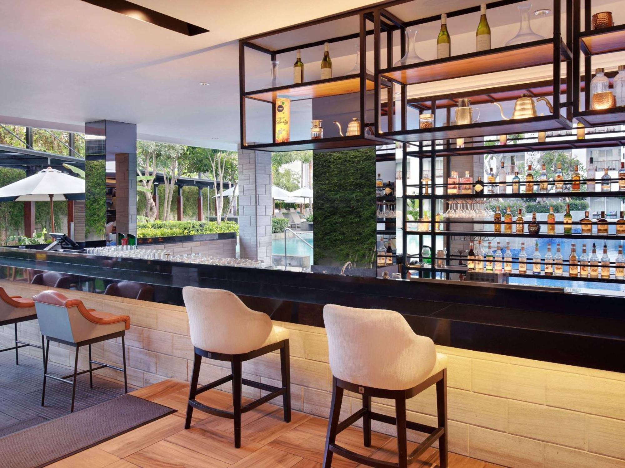 Grand Mercure Bali Seminyak Exterior photo The bar at the hotel