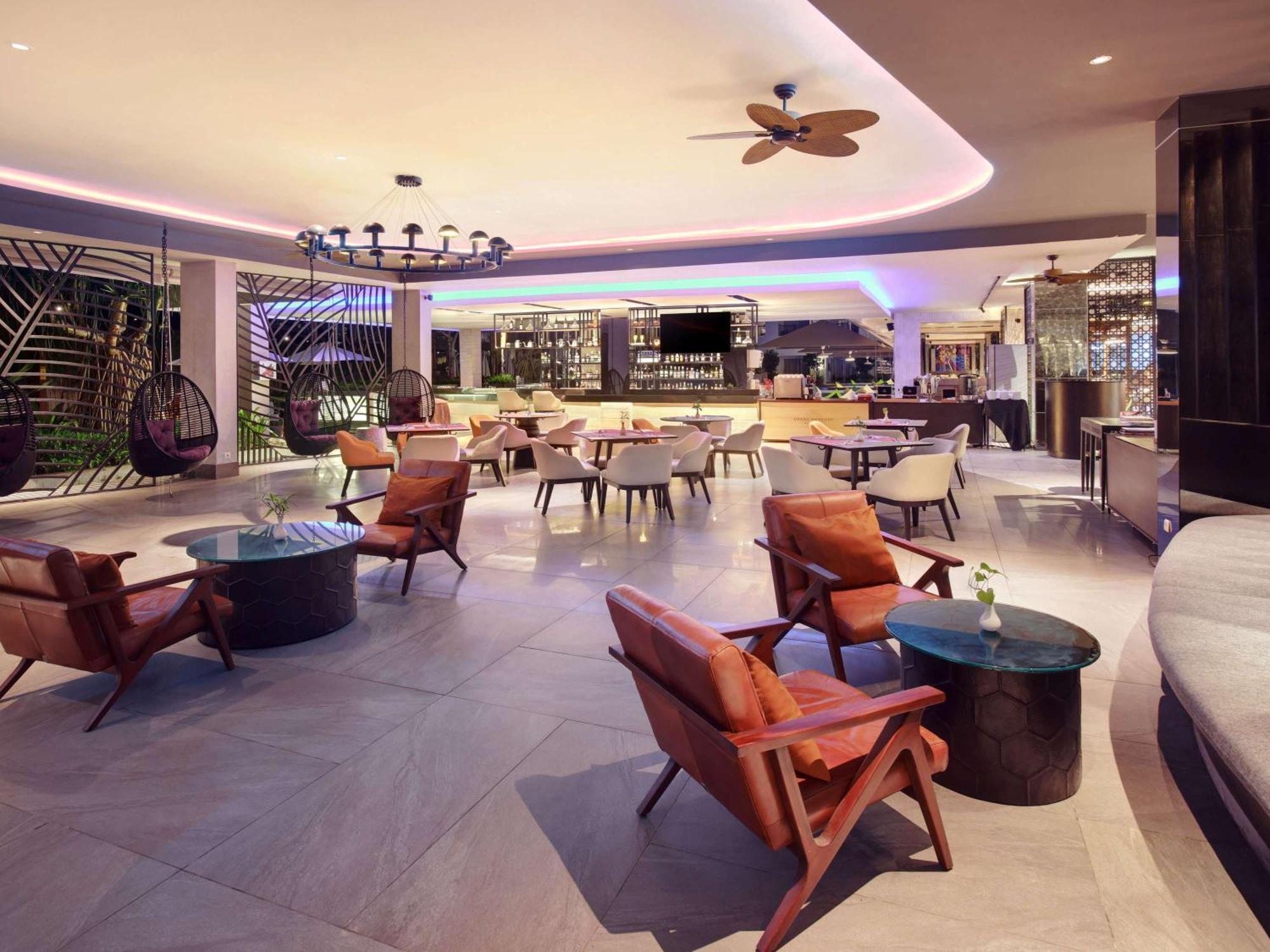 Grand Mercure Bali Seminyak Exterior photo The Lounge at the airport