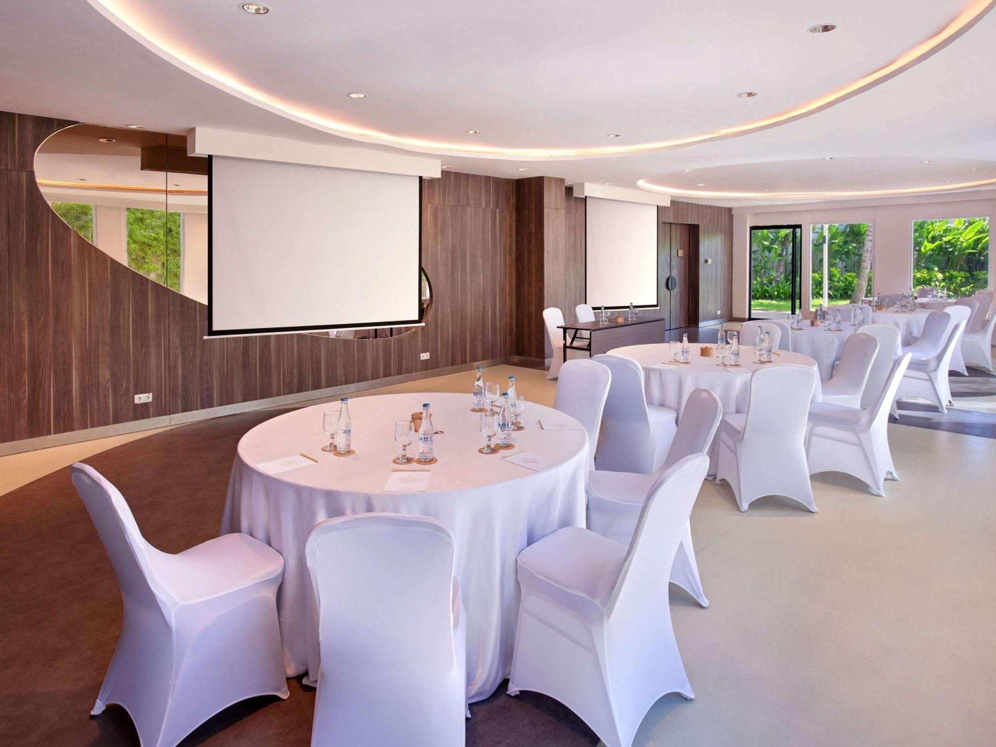 Grand Mercure Bali Seminyak Exterior photo Meeting room