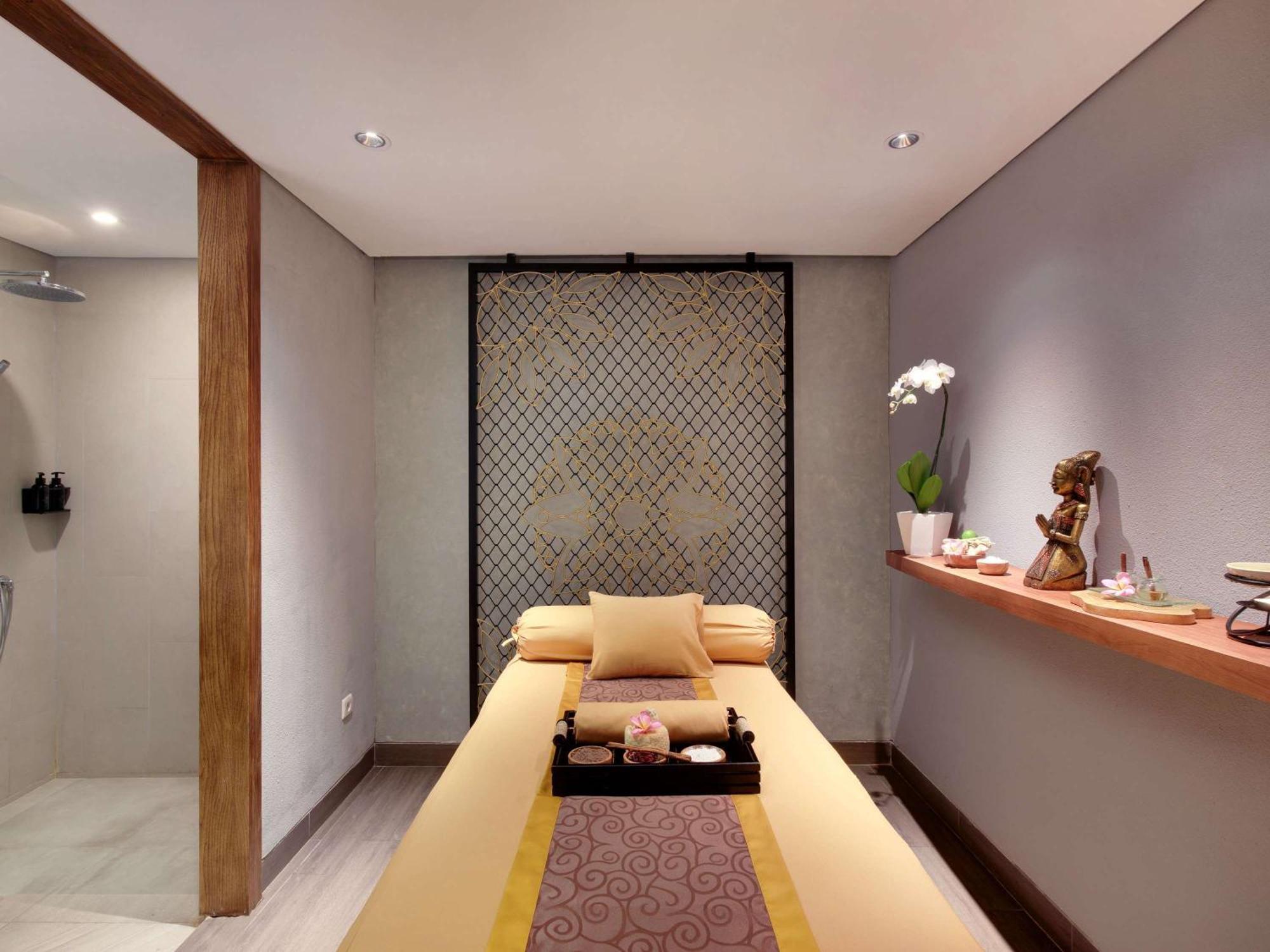 Grand Mercure Bali Seminyak Exterior photo Thai massage room