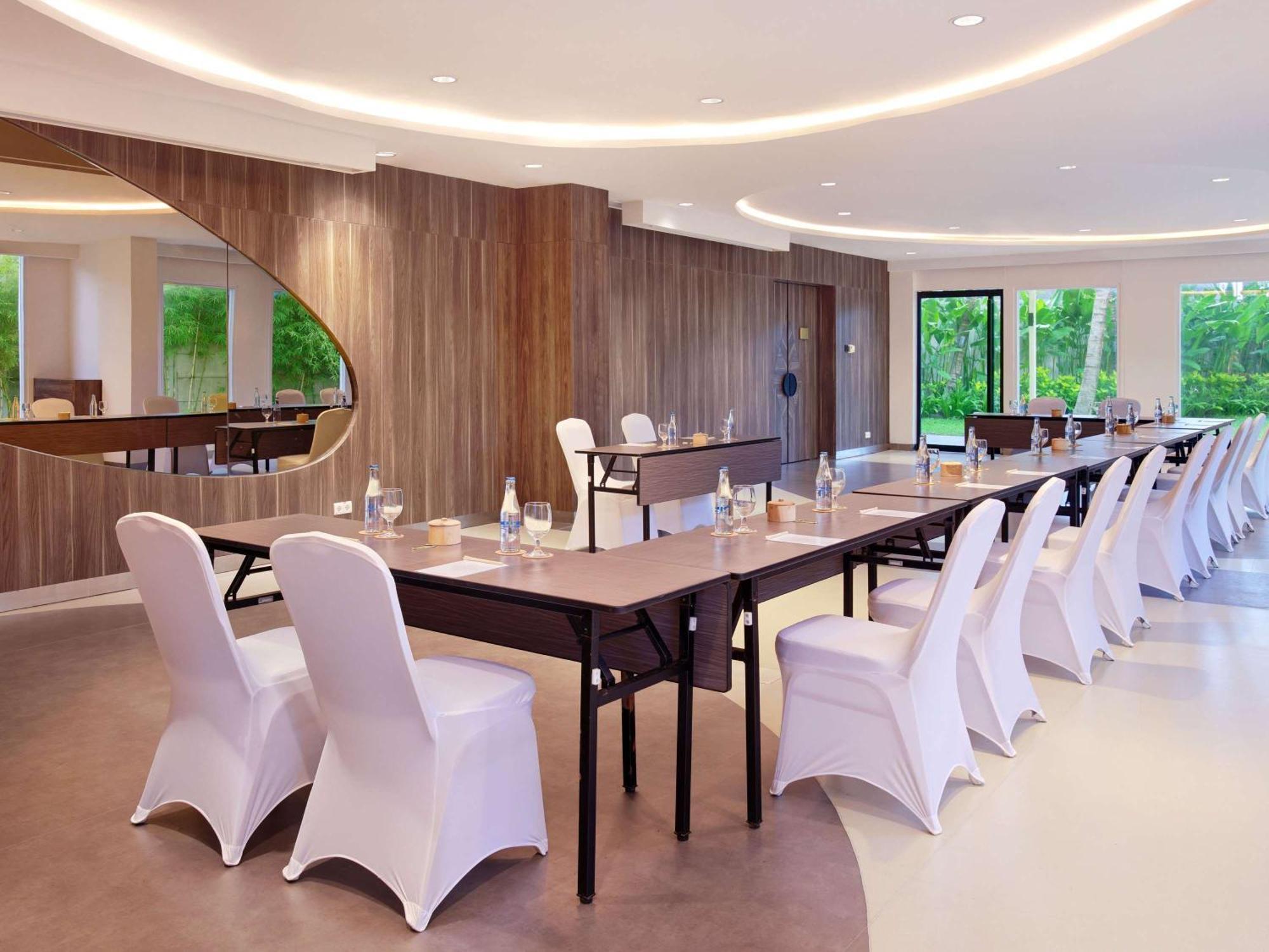 Grand Mercure Bali Seminyak Exterior photo Meeting room