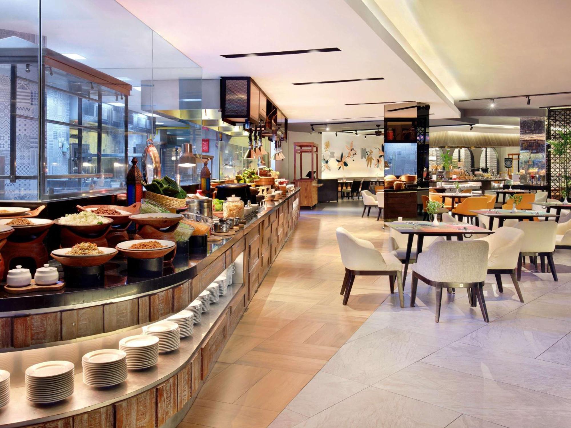 Grand Mercure Bali Seminyak Exterior photo The buffet at the hotel