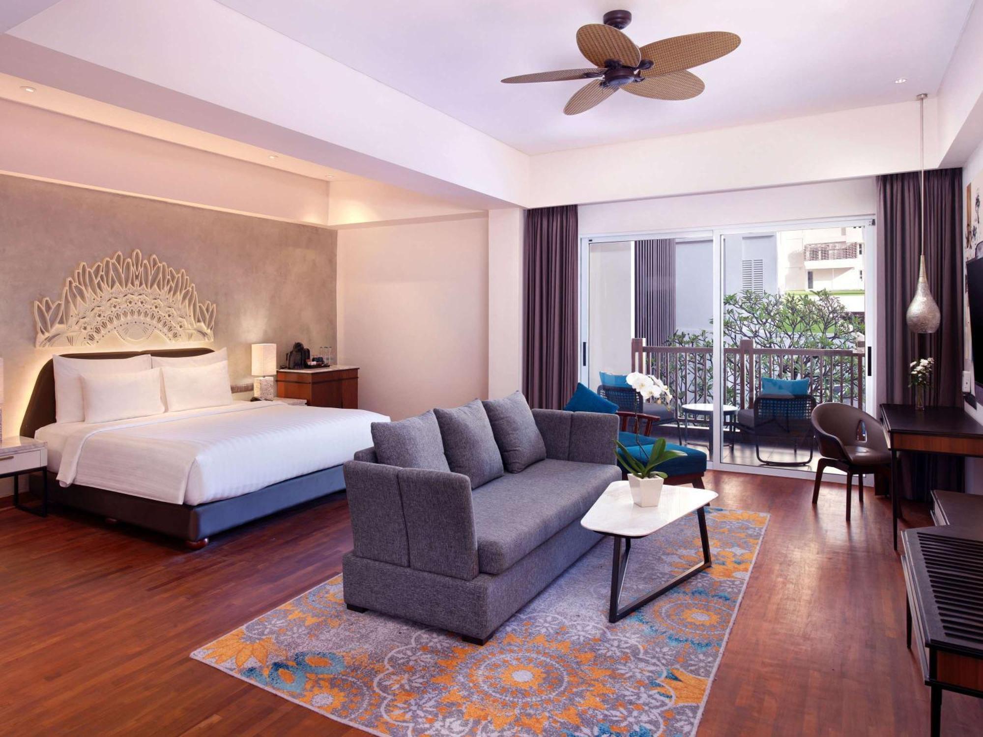 Grand Mercure Bali Seminyak Exterior photo Deluxe Suite